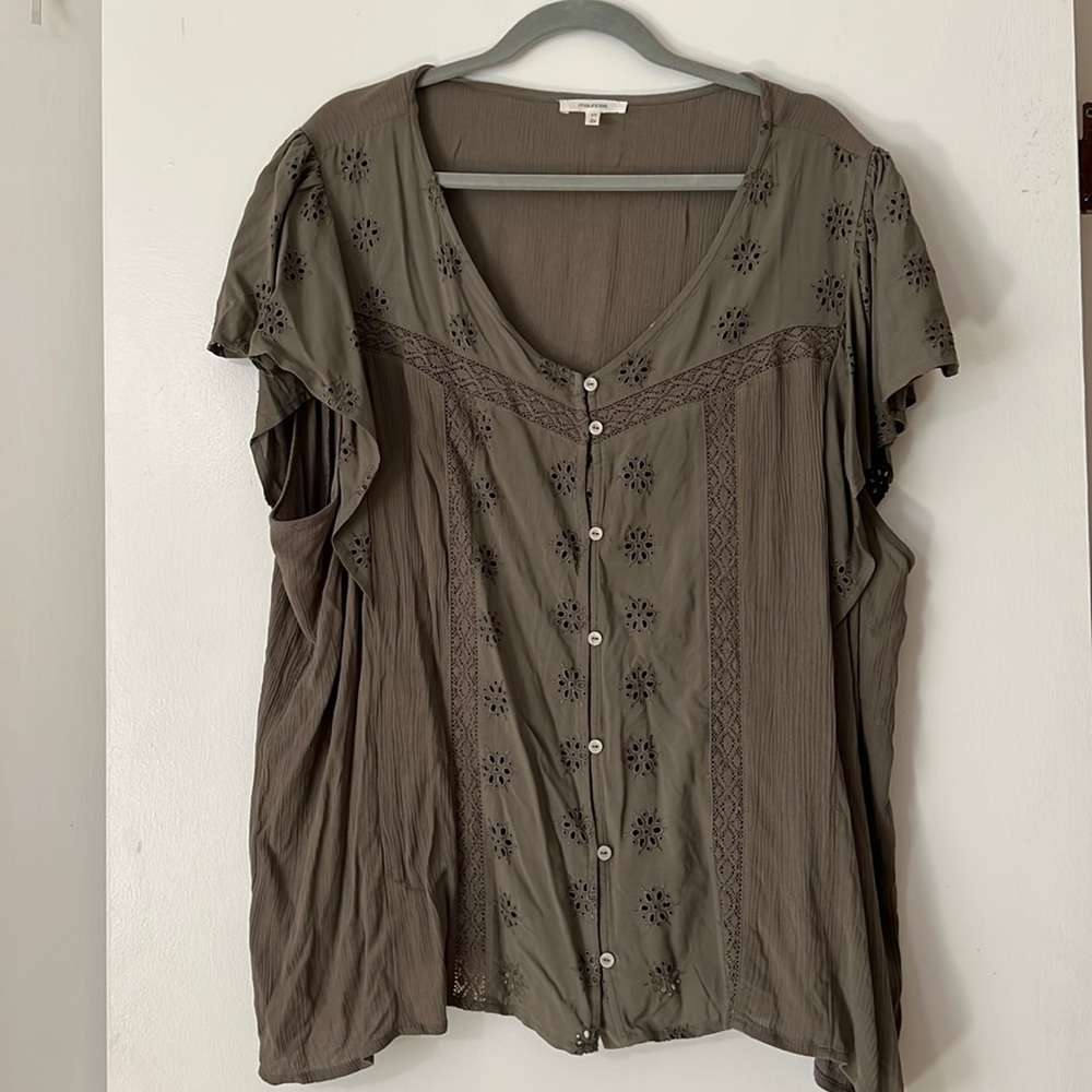Green Maurice’s Top with flower lace front
